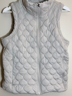 Kirkland Signature Quilted Sleeveless Vest in Light Gray